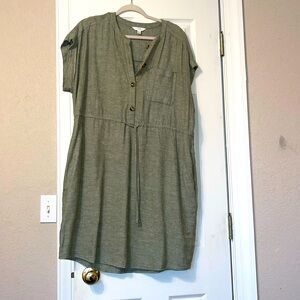 Green Linen draw string shorts size dress. Size 12-14